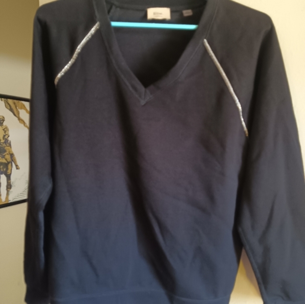 2 piece Elie Tahari lounge set, v-neck and straight pant, metallic piping
